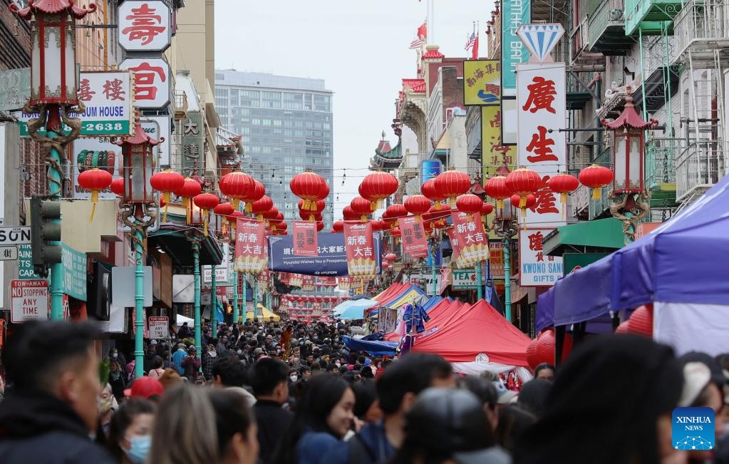 Tình hình kinh tế ảm đạm vẫn không đủ sức ngăn mọi người đến khu phố người Hoa ở San Francisco tham quan và mua sắm. Ảnh: Liu Yilin/Xinhua