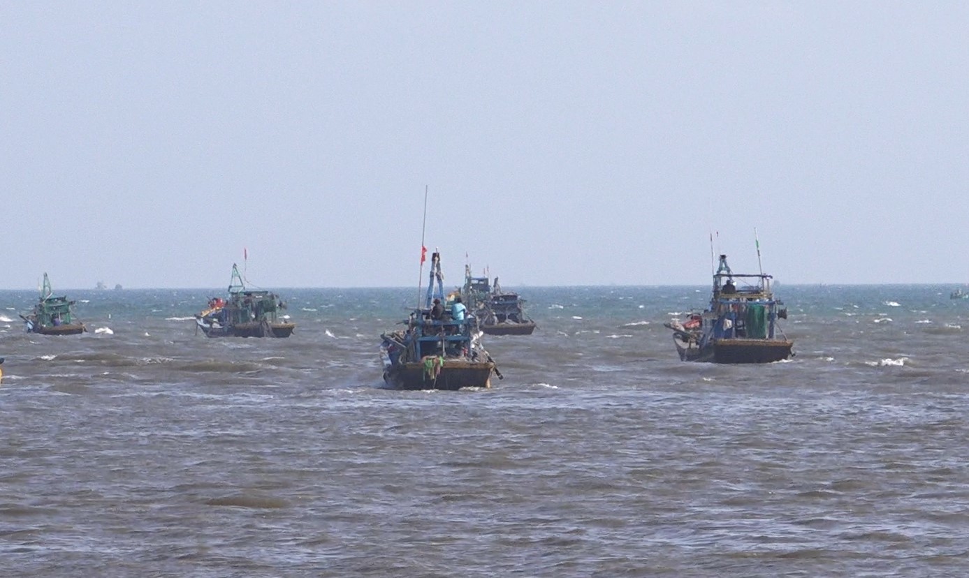 Các tàu cá Bình Thuận ra khơi. Ảnh: Duy Tuấn