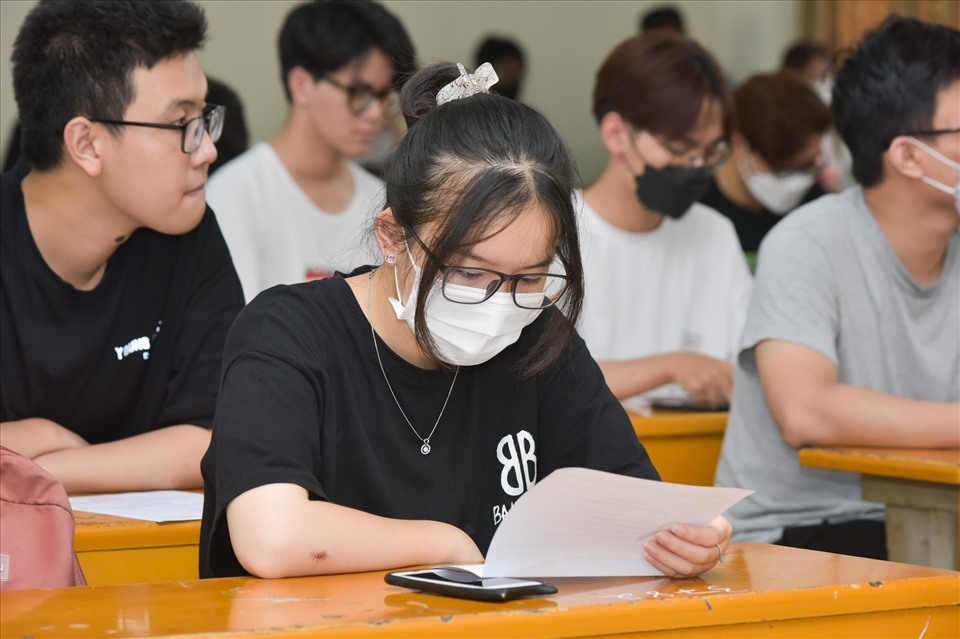 Thí sinh tham dự kỳ thi đánh giá tư duy của Trường Đại học Bách khoa Hà Nội năm 2022. Ảnh: Vân Trang