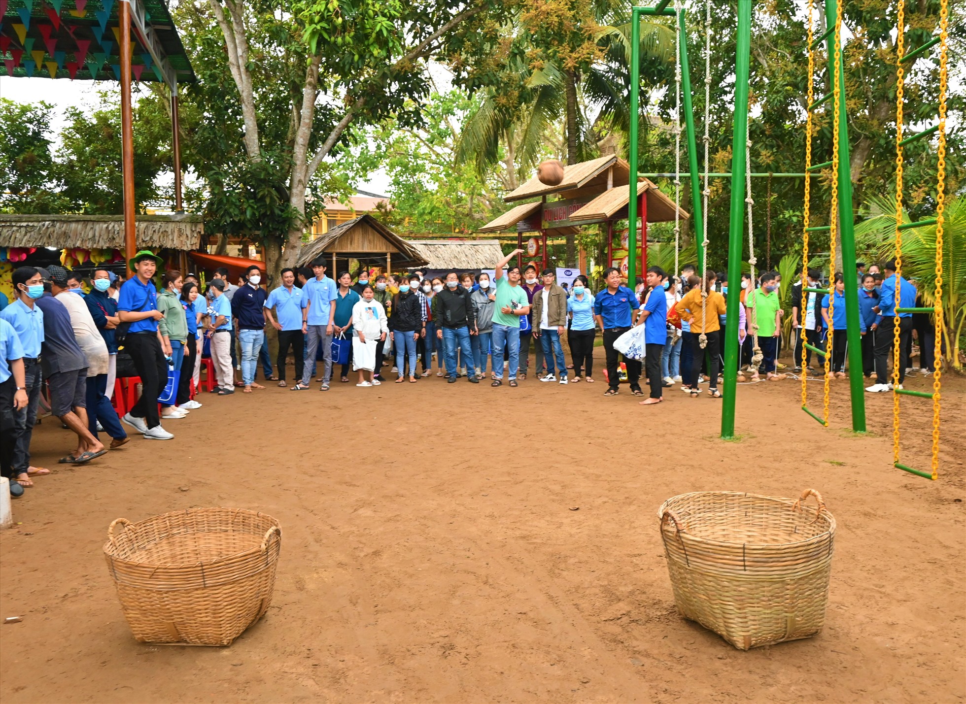 Những trò chơi dân gian tại cồn Phụng (huyện Châu Thành, tỉnh Bến Tre).