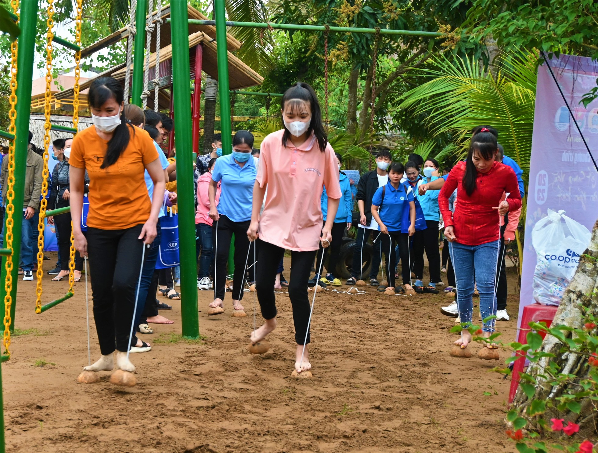 Những trò chơi dân gian tại cồn Phụng (huyện Châu Thành, tỉnh Bến Tre).