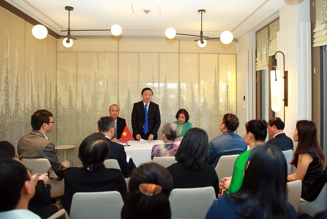 Phó Thủ tướng Trần Hồng Hà phát biểu tại cuộc gặp mặt thân mật với đại diện cộng đồng người Việt Nam tại Thụy Sĩ. Ảnh: VGP