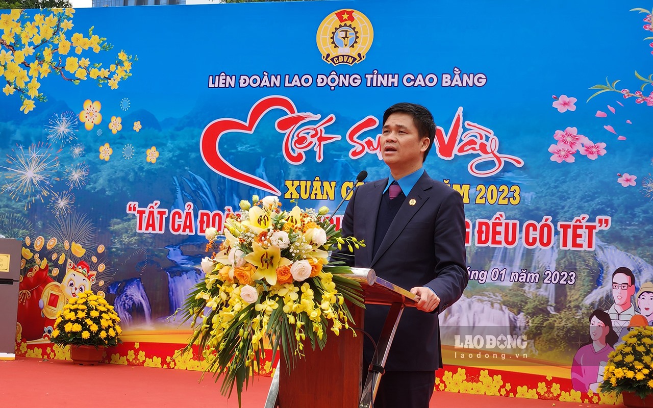 Ông Ngọ Duy Hiểu - Phó Chủ tịch Tổng Liên đoàn Lao động Việt Nam về dự và tham quan các gian hàng, chứng kiến các hoạt động. Ngoài ra các lãnh đạo địa phương cũng có mặt trong chương trình.