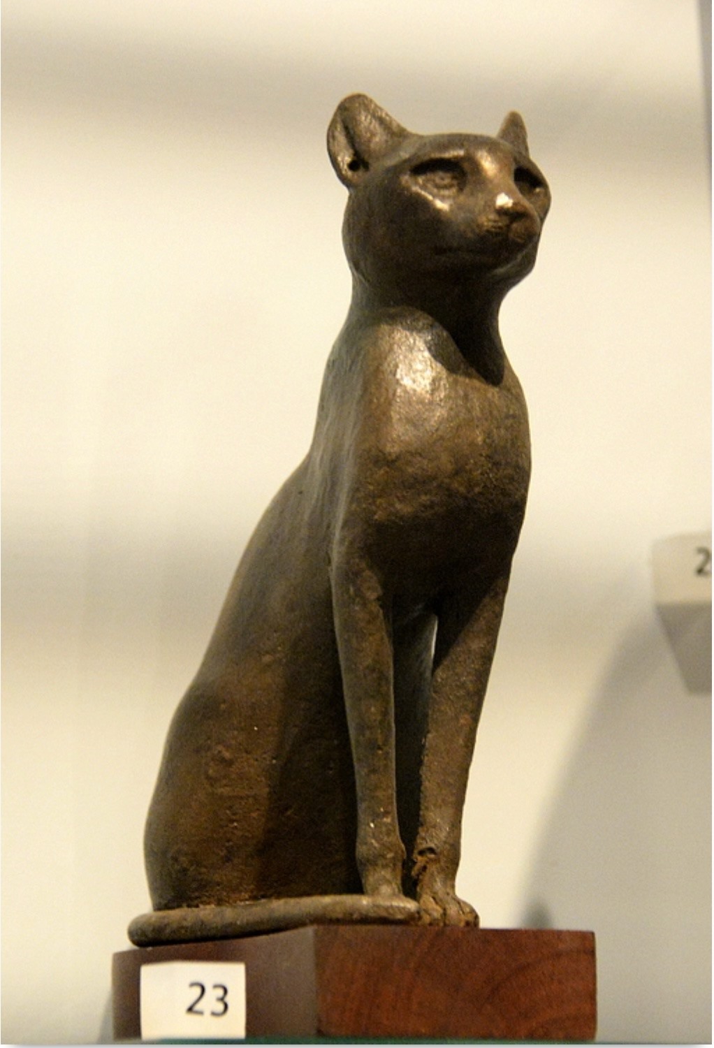 Bức tượng mèo bằng đồng được khai quật ở Ai Cập. Ảnh: World History Encyclopedia