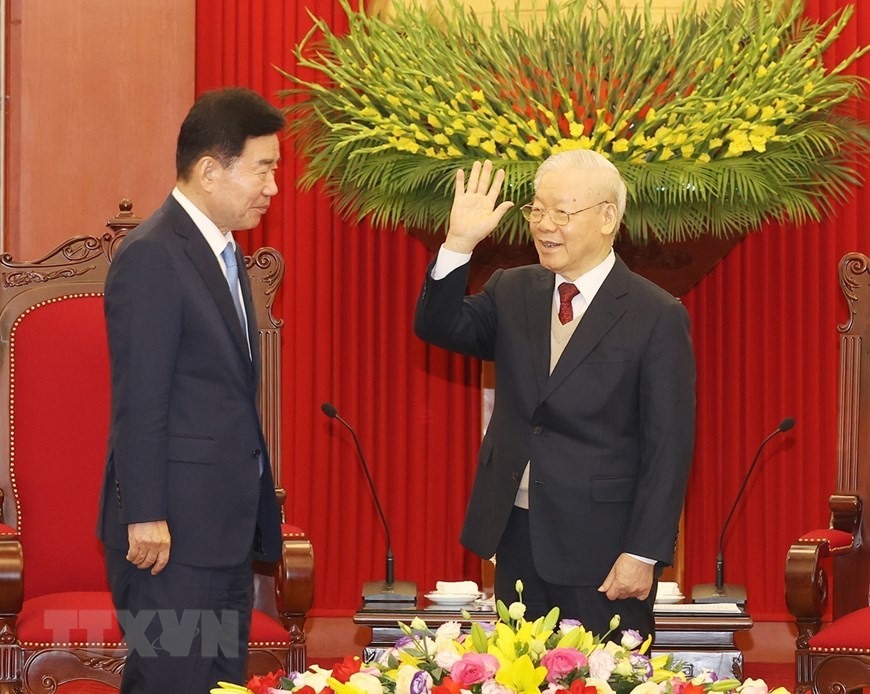 Tổng Bí thư Nguyễn Phú Trọng và Chủ tịch Quốc hội Hàn Quốc Kim Jin-pyo. Ảnh: TTXVN