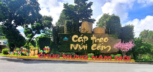 Không khí xuân đang rộn ràng ở Cáp treo Núi Cấm. Ảnh: Minh Ngọc