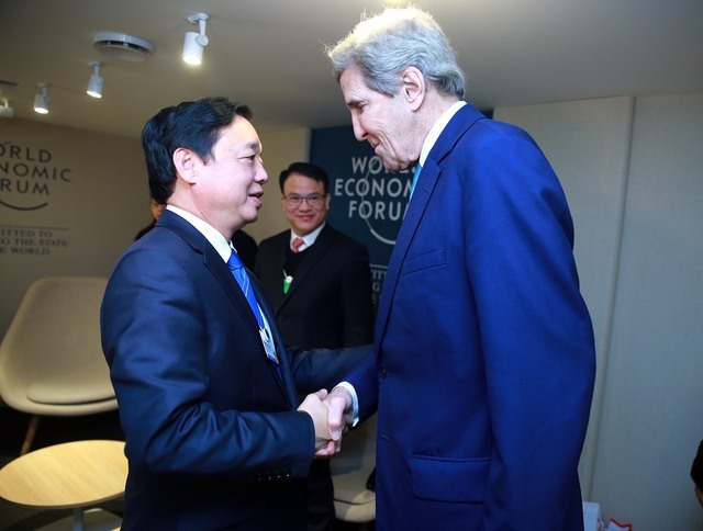 Phó Thủ tướng Trần Hồng Hà gặp Đặc phái viên Tổng thống Mỹ John Kerry. Ảnh: VGP