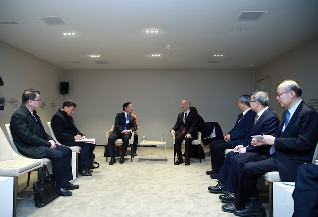 Phó Thủ tướng Trần Hồng Hà gặp Phó Thủ tướng Trung Quốc Lưu Hạc. Ảnh: VGP