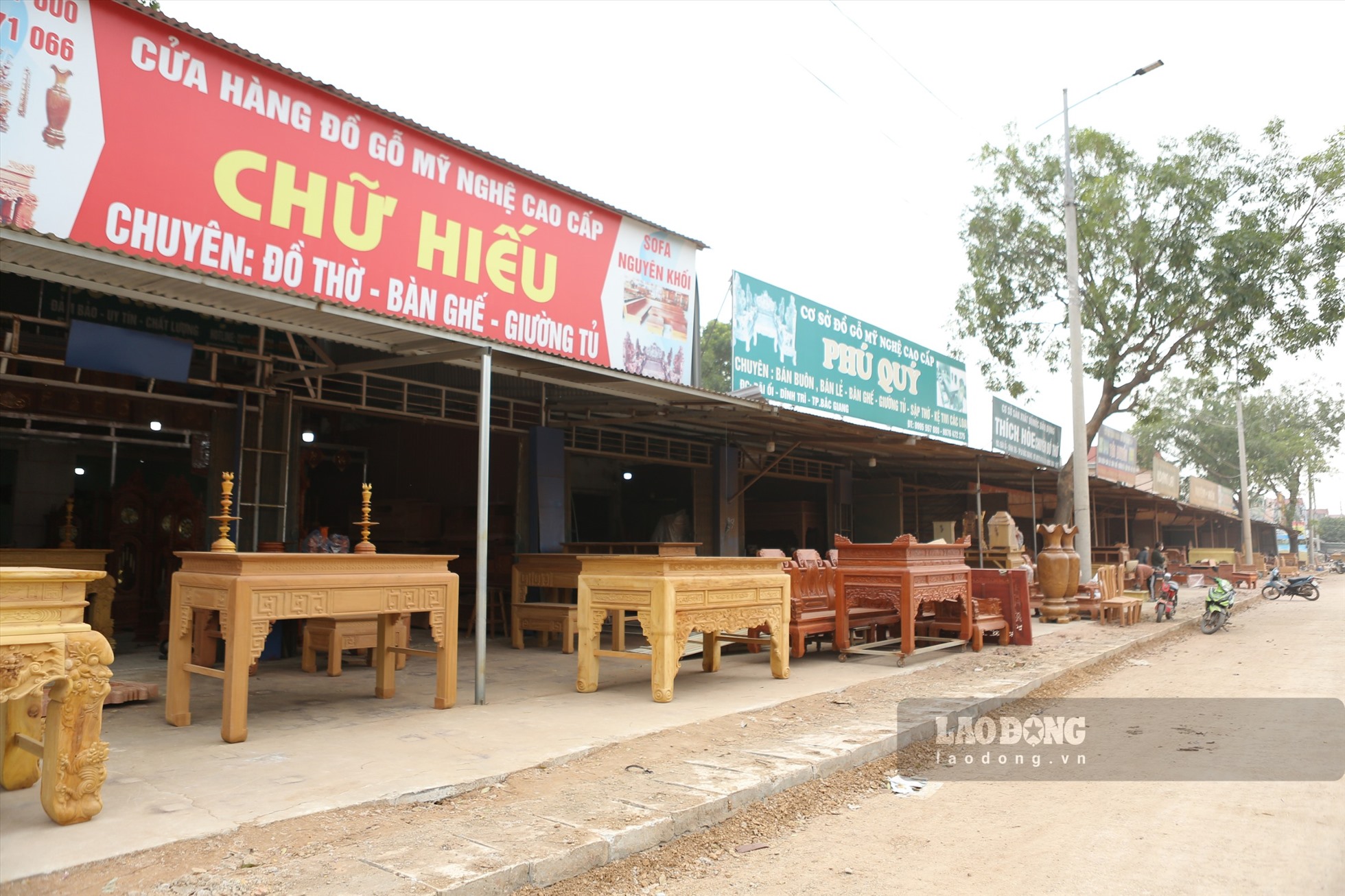 Hợp tác xã (HTX) Mộc Bãi Ổi, thành phố Bắc Giang có hơn 100 hộ sản xuất đồ mộc trong làng nghề, trong đó có 58 thành viên HTX Mộc Bãi Ổi. ảnh Nguyễn Kế