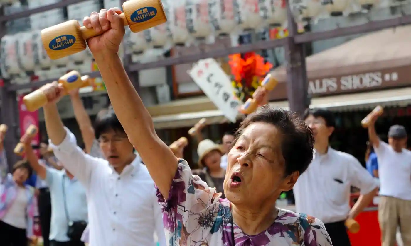 Người Nhật không ngừng vận động, lao động ngay cả khi đã về hưu. Ảnh: AFP
