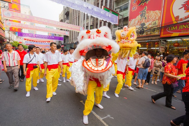 Múa lân là hoạt động không thể thiếu vào dịp Tết nguyên đán nơi đây. Ảnh: Take Me Tour