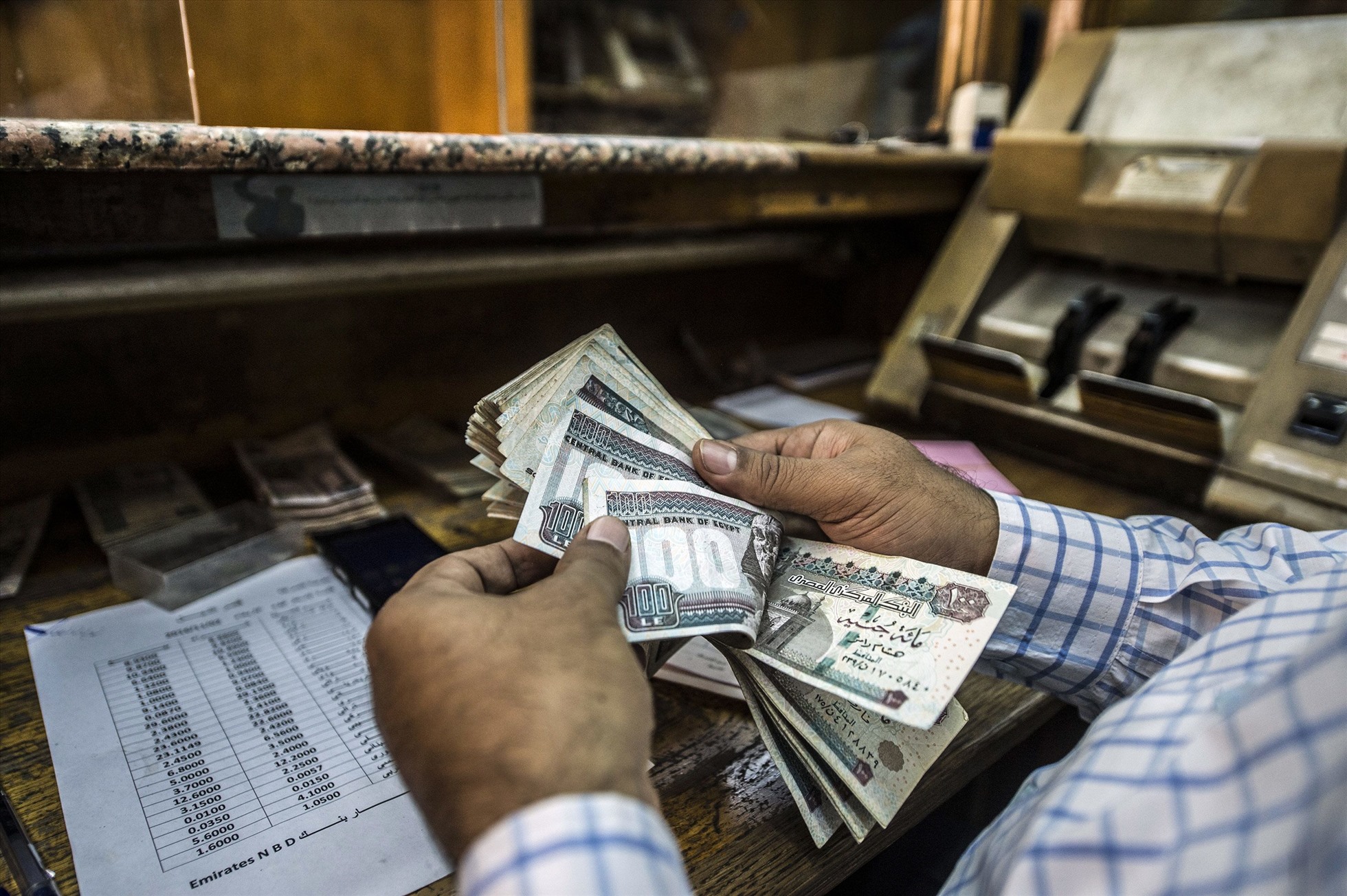 Đồng bảng Ai Cập mất gần một nửa giá trị trong năm qua. Ảnh: AFP