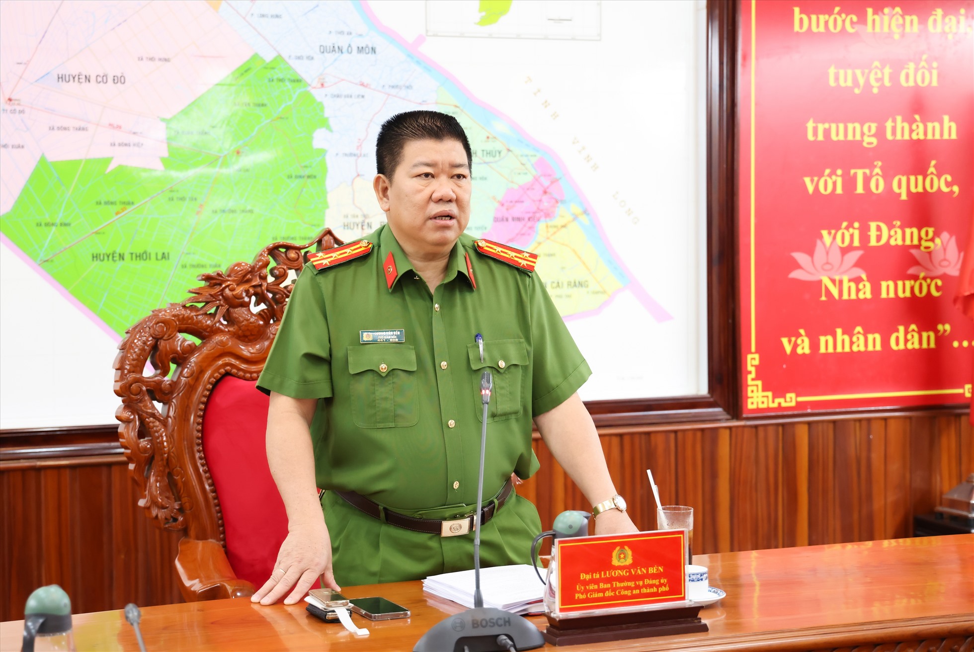 Đại tá Lương Văn Bền - Phó Giám đốc Công an thành phố Cần Thơ phát biểu. Ảnh: Tạ Quang