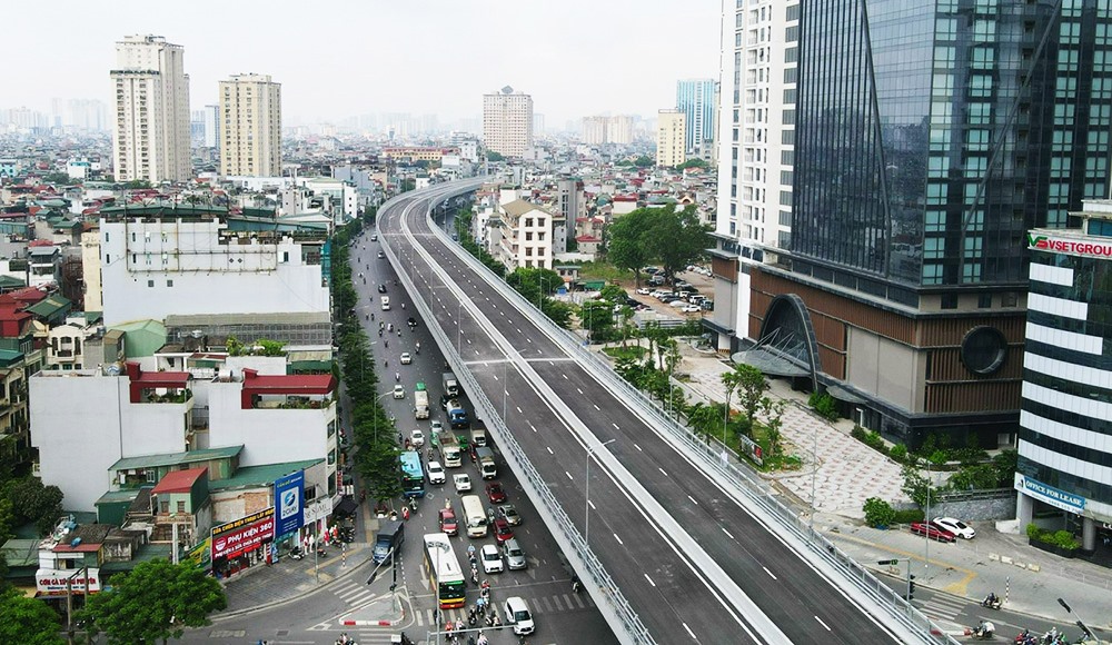 Hà Nội cần đẩy mạnh đầu tư kết cấu hạ tầng để giảm ùn tắc giao thông. Ảnh: Phạm Đông