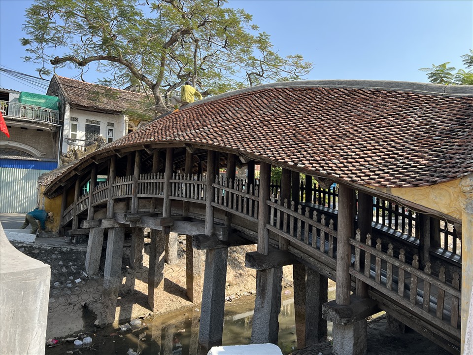 Cầu cổ hơn 500 tuổi ở Nam Định là một trong những điểm phượt của chị Ngọc Ánh và nhóm bạn. Ảnh: Linh Nguyên