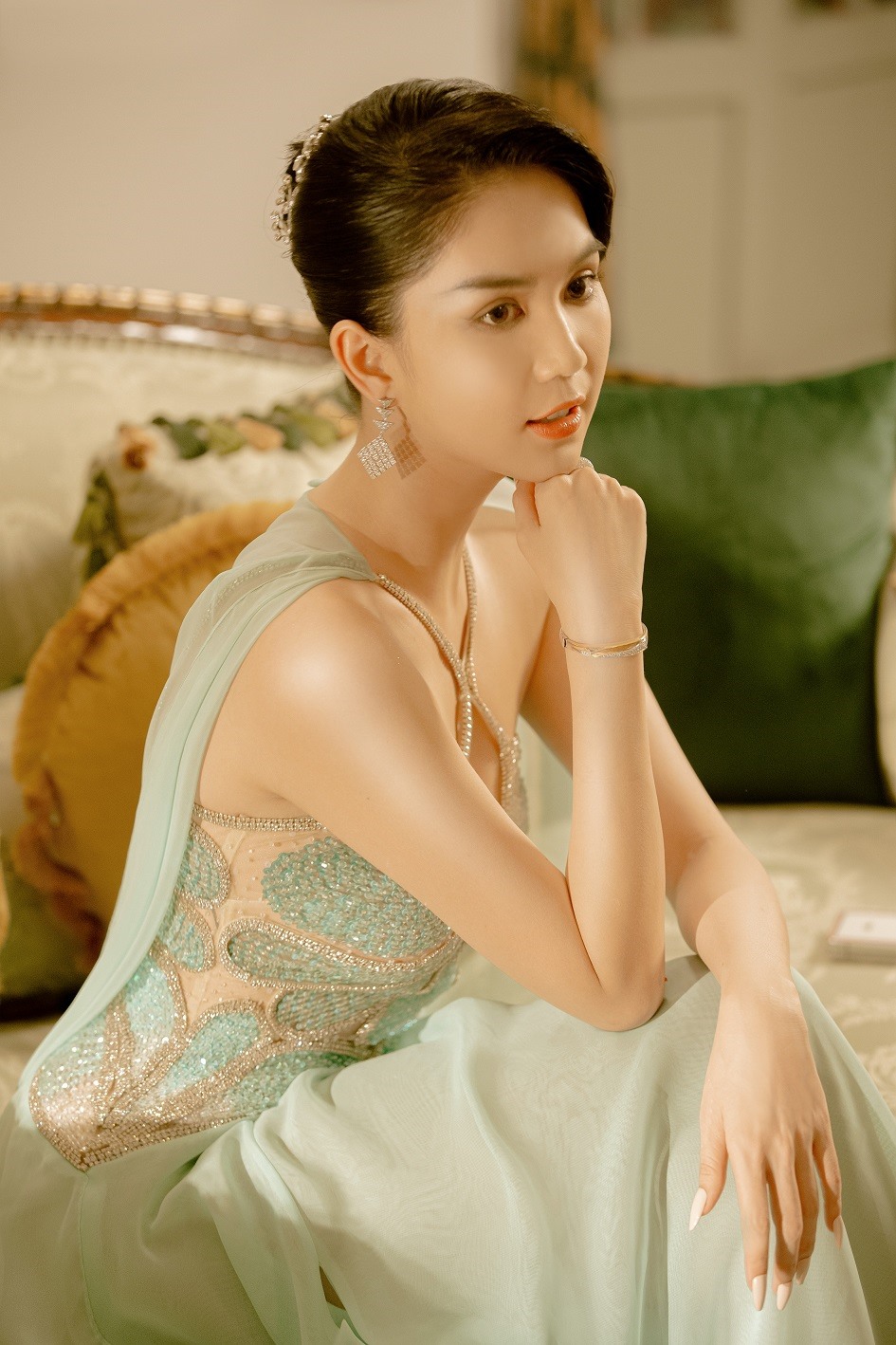 Ngọc Trinh đóng “Chị chị em em 2“. Ảnh: CGV.