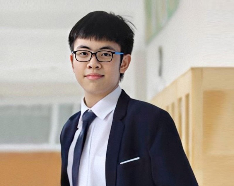 Phạm Nguyễn Minh Tuấn là thành viên nhỏ tuổi nhất trong bốn thí sinh Việt Nam giành huy chương Vàng Olympic Hóa học quốc tế năm nay.