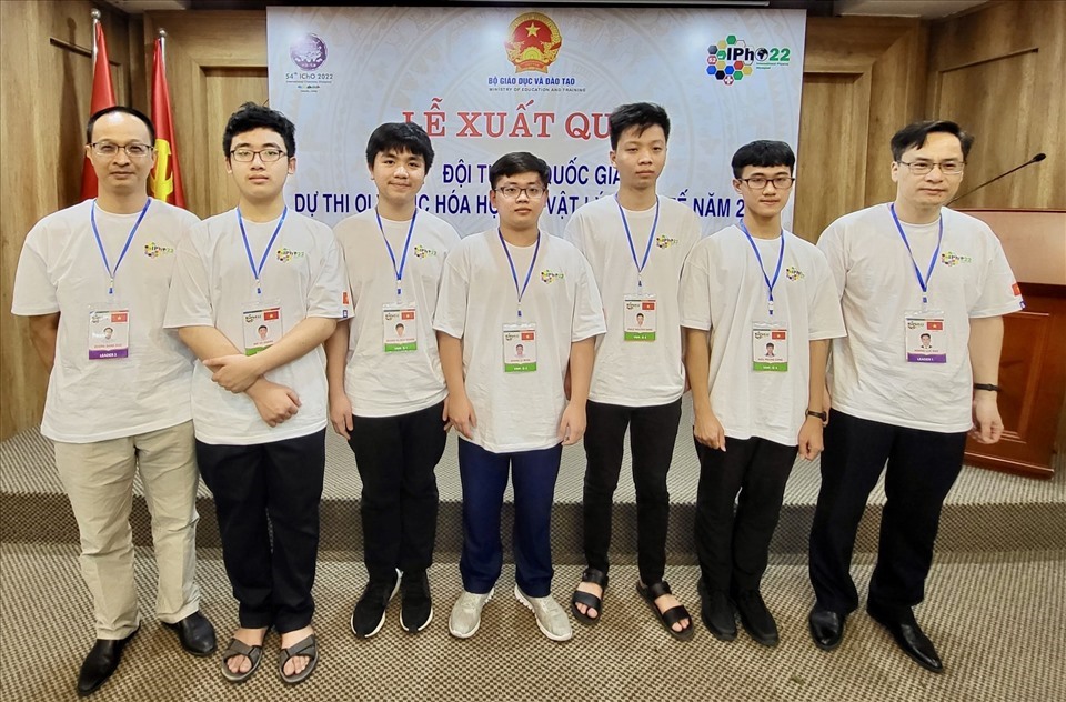 Đội tuyển Việt Nam tham dự Olympic Vật lí quốc tế năm 2022.