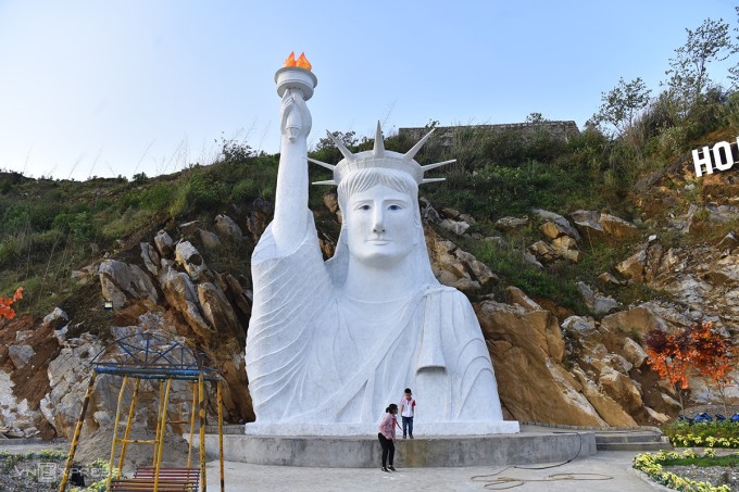 Những thử nghiệm “lỗi” cho các điểm check-in ở Sa Pa. Ảnh: Giang Huy.