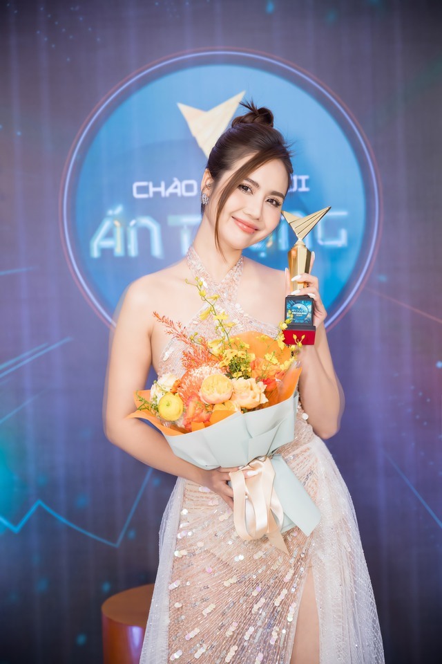 Phan Minh Huyền thắng giải Nữ diễn viên ấn tượng VTV Award 2022. Ảnh: NVCC