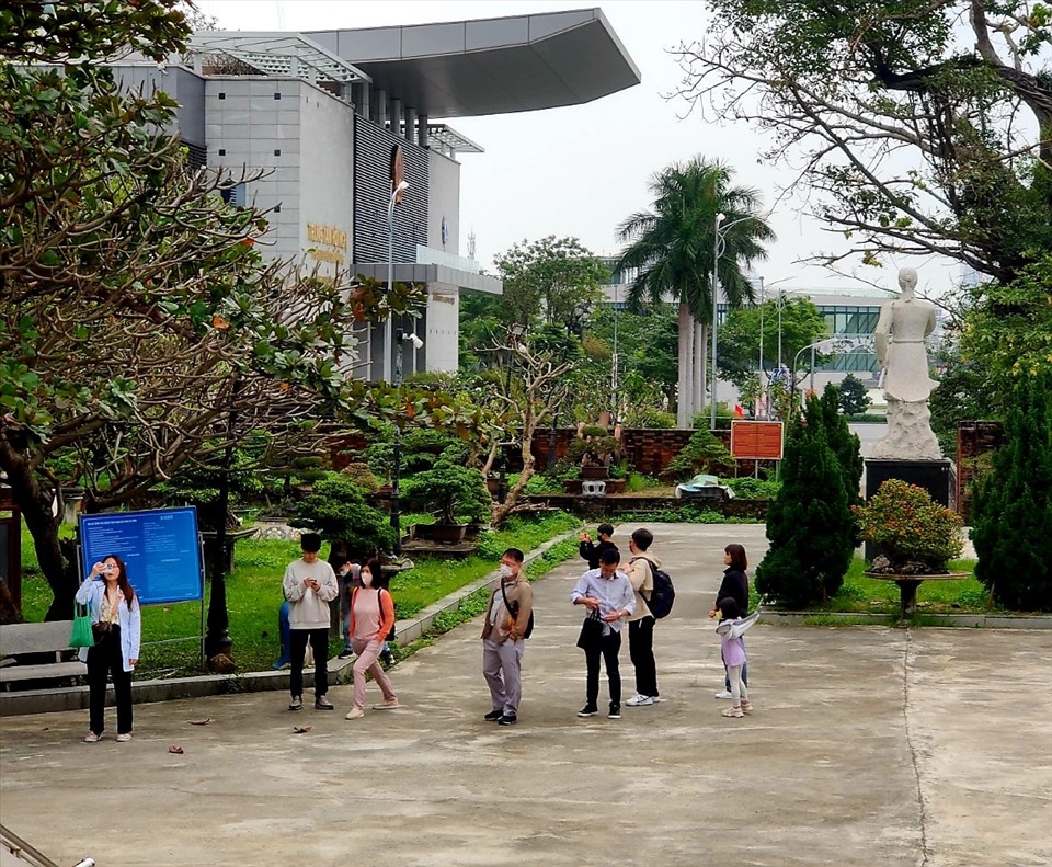 Bảo tàng Đà Nẵng chào đón những vị khách đầu tiên trong dịp năm mới 2023.