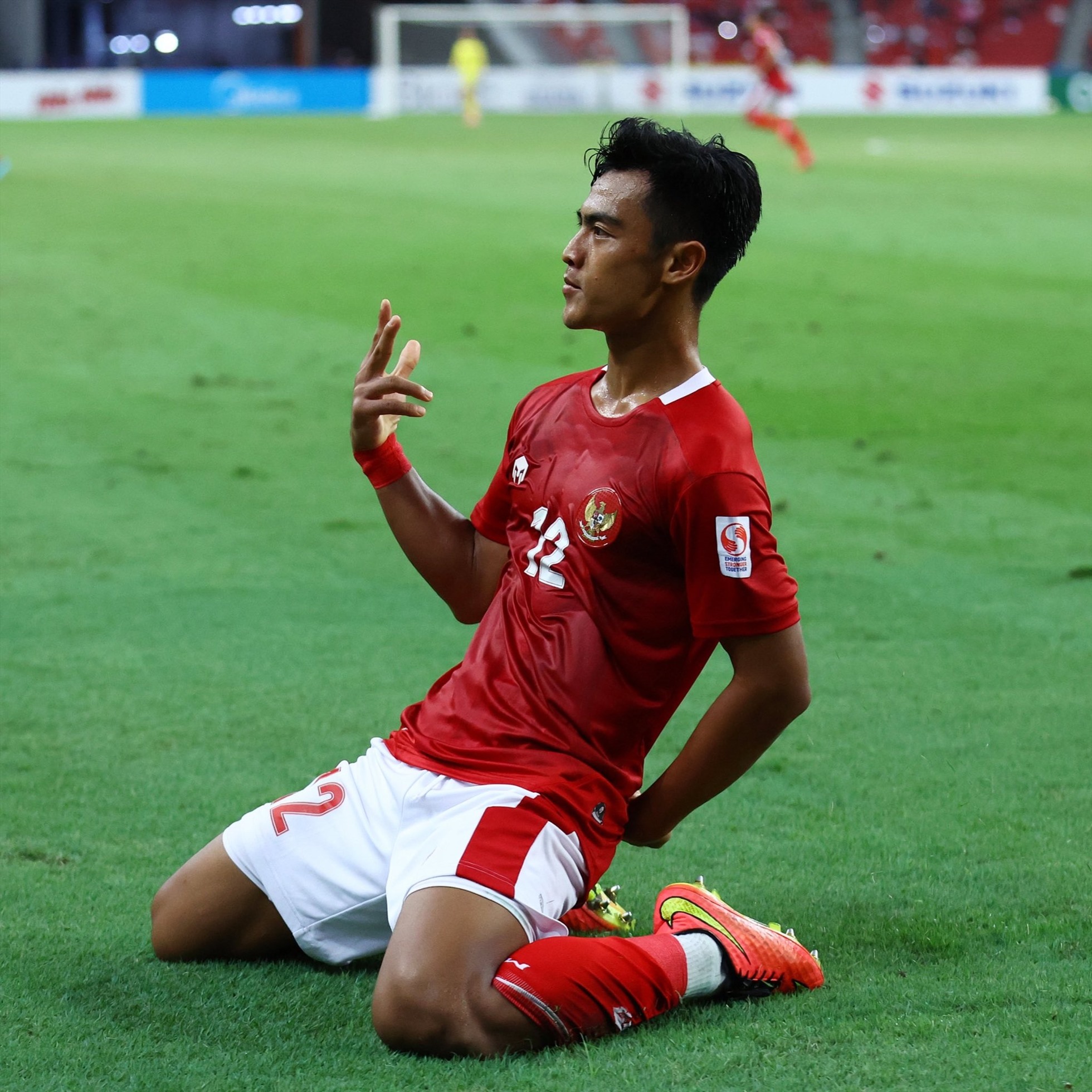 Pratama Arhan (Tokyo Verdy, Indonesia: Arhan là cầu thủ trẻ nổi bật của Indonesia nói riêng và Đông Nam Á nói chung. Anh được bầu là cầu thủ trẻ hay nhất AFF Cup 2021 và sau đó được Tokyo Verdy của Nhật Bản chiêu mộ. Anh được kỳ vọng sẽ tiếp tục phát triển tài năng tại Nhật Bản và làm thủ lĩnh của tuyển Indonesia trong thời gian tới. Ảnh: AFF