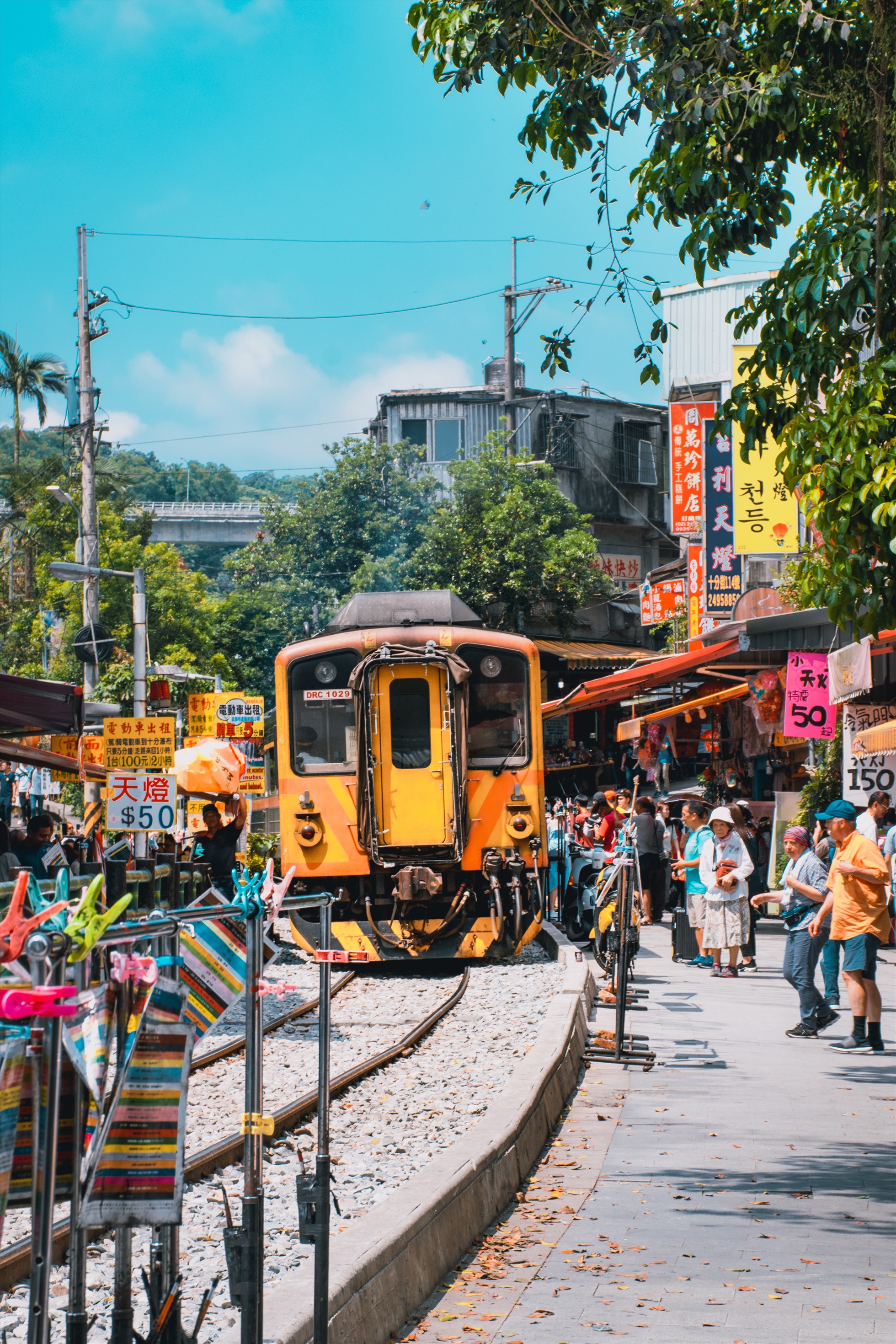 Đường tàu cổ ở Thập Phần, Đài Loan. Ảnh: Joel Fulgencio/Unsplash