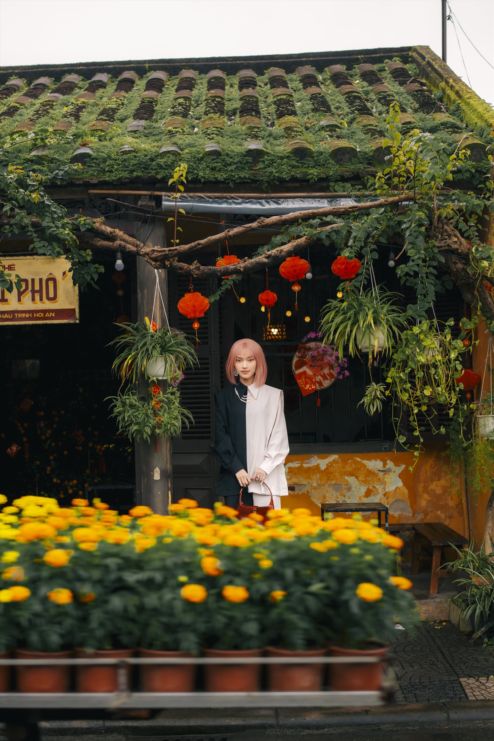 Trong bộ ảnh khám phá Hội An dịp cận năm mới, cô fashionista có những khoảnh khắc đẹp tại đây.