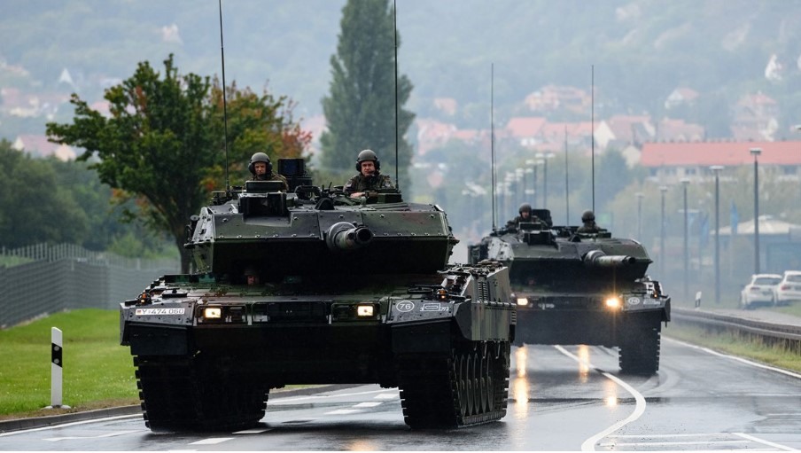 Sức ép đang tăng với Đức trong việc cung cấp xe tăng cho Ukraina. Ảnh: AFP