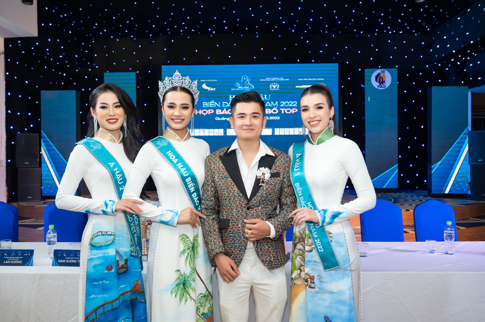 Top 3 Hoa hậu Biển đảo Việt Nam 2022 trong trang phục áo dài từ NTK Nguyễn Minh Long.