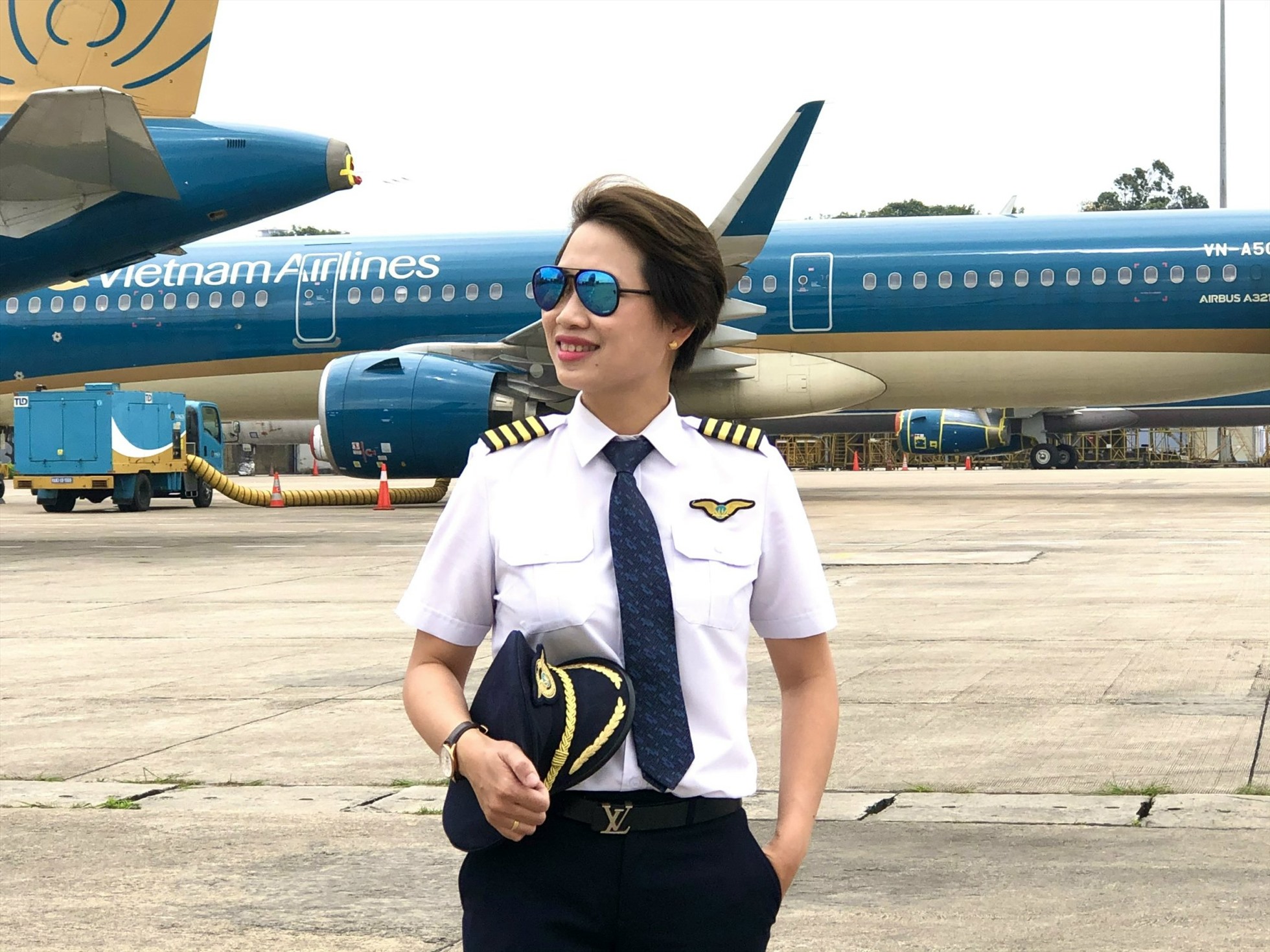 Nguyễn Ly Hương một trong những nữ cơ trưởng đầu tiên của Vietnam Airlines. Ảnh nhân vật cung cấp.