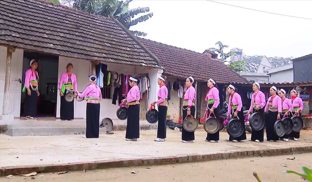 Hát Sắc bùa, lối chúc Tết độc đáo của người Mường ở huyện miền núi Nho Quan. Ảnh: Diệu Anh