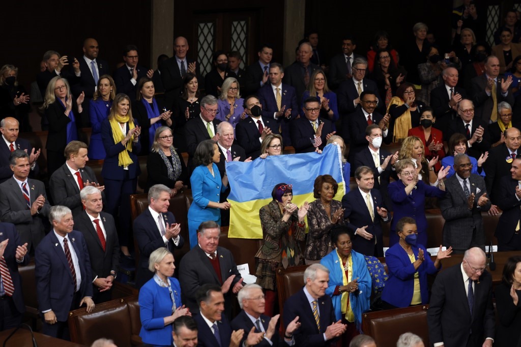 Các nhà lập pháp Mỹ hoan nghênh Tổng thống Ukraina Volodymyr Zelensky phát biểu tại Hạ viện Mỹ ngày 21.12.2022 tại Washington DC. Ảnh: AFP