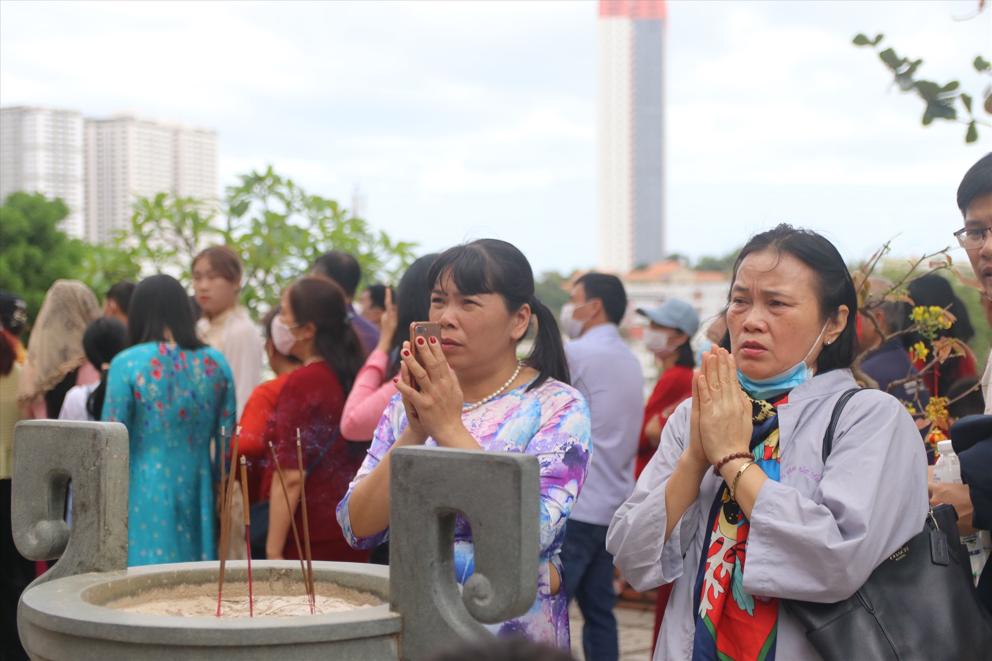 Với nhiều người dân Khánh Hòa đầu năm đi lễ vía bà đã thành tập tục không thể thiếu trong văn hóa ngày xuân.