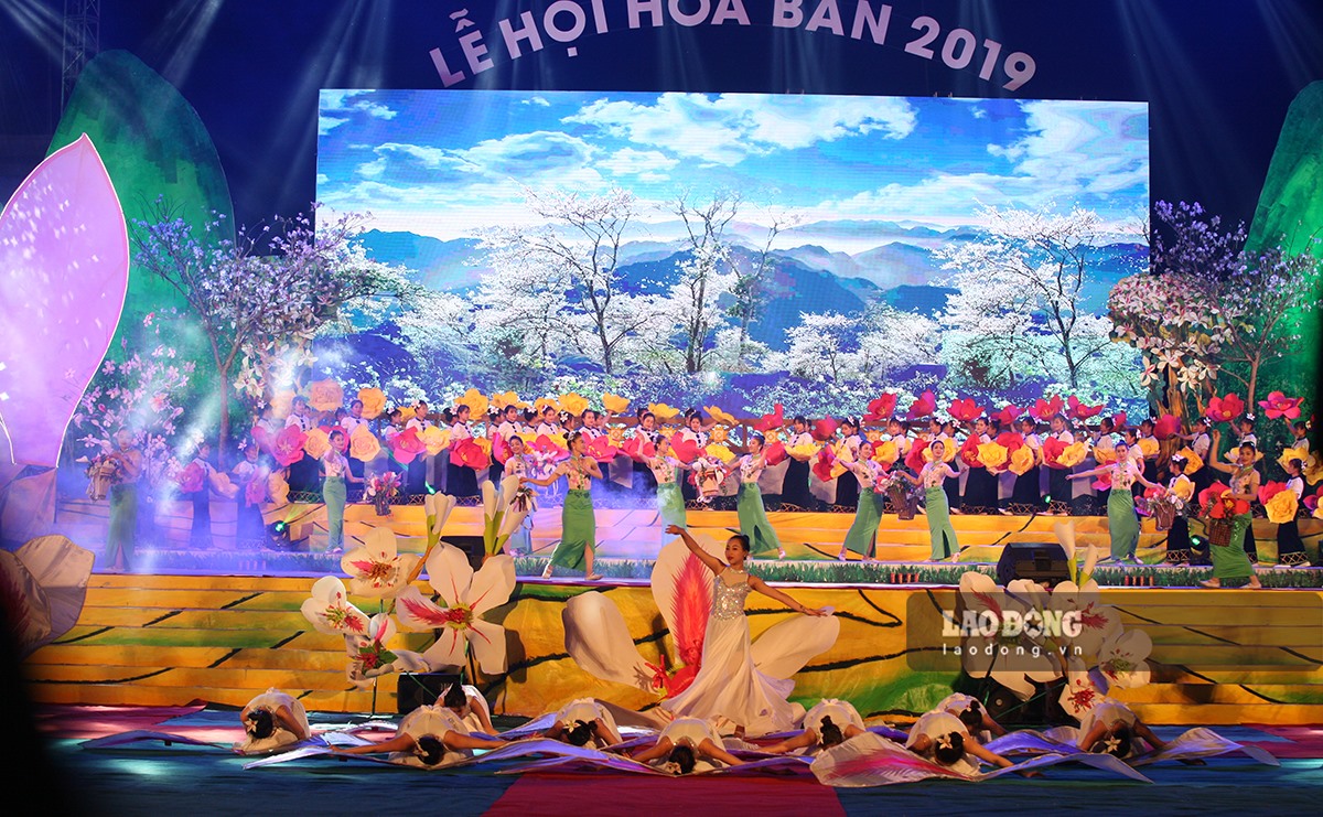 Hình ảnh trong đêm khai mạc Lễ hội Hoa Ban Điện Biên năm 2019.