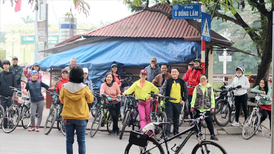 Tìm mãi cũng ra nơi cắm biển phố Ô Đồng Lầm. Ảnh: Hương Bé