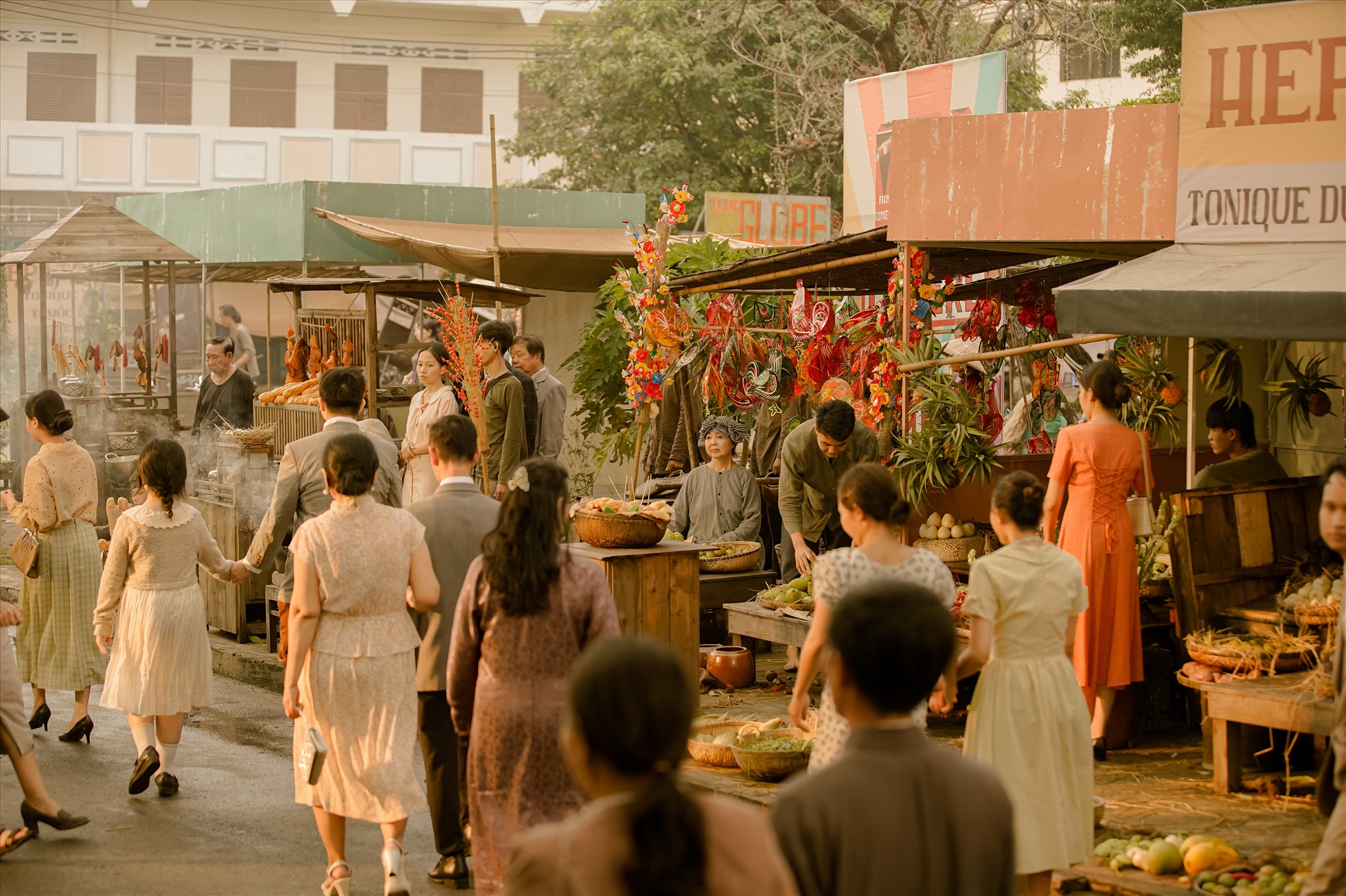 Thế nhưng, câu chuyện đằng sau những khung hình ấy lại là cả một hành trình dài được vị đạo diễn tài năng ấp ủ và chuẩn bị công phu.