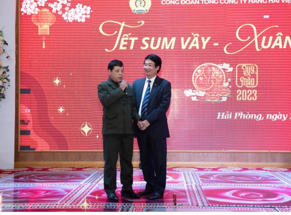 Người lao động cảm ơn sự quan tâm, chăm lo của lãnh đạo và Công đoàn Tổng Công ty Hàng hải Việt Nam. Ảnh: Linh Chu