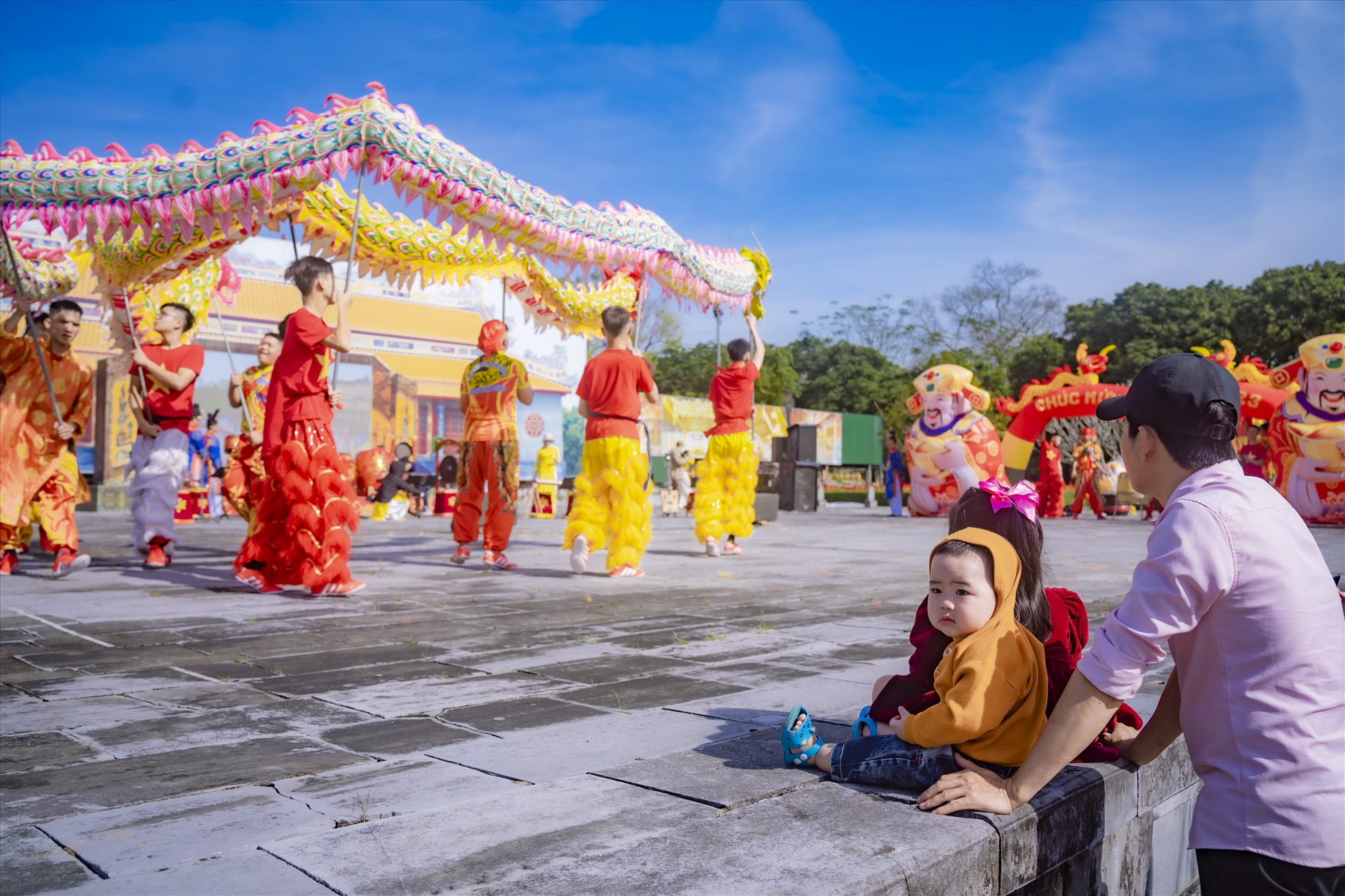 Ngoài việc mở cửa miễn phí các di tích, Trung tâm Bảo tồn di tích cố đô Huế sẽ tổ chức nhiều chương trình đặc sắc hoặc tái hiện những nghi lễ, trò chơi cung đình xưa trong Đại nội Huế để phục vụ người dân, du khách.