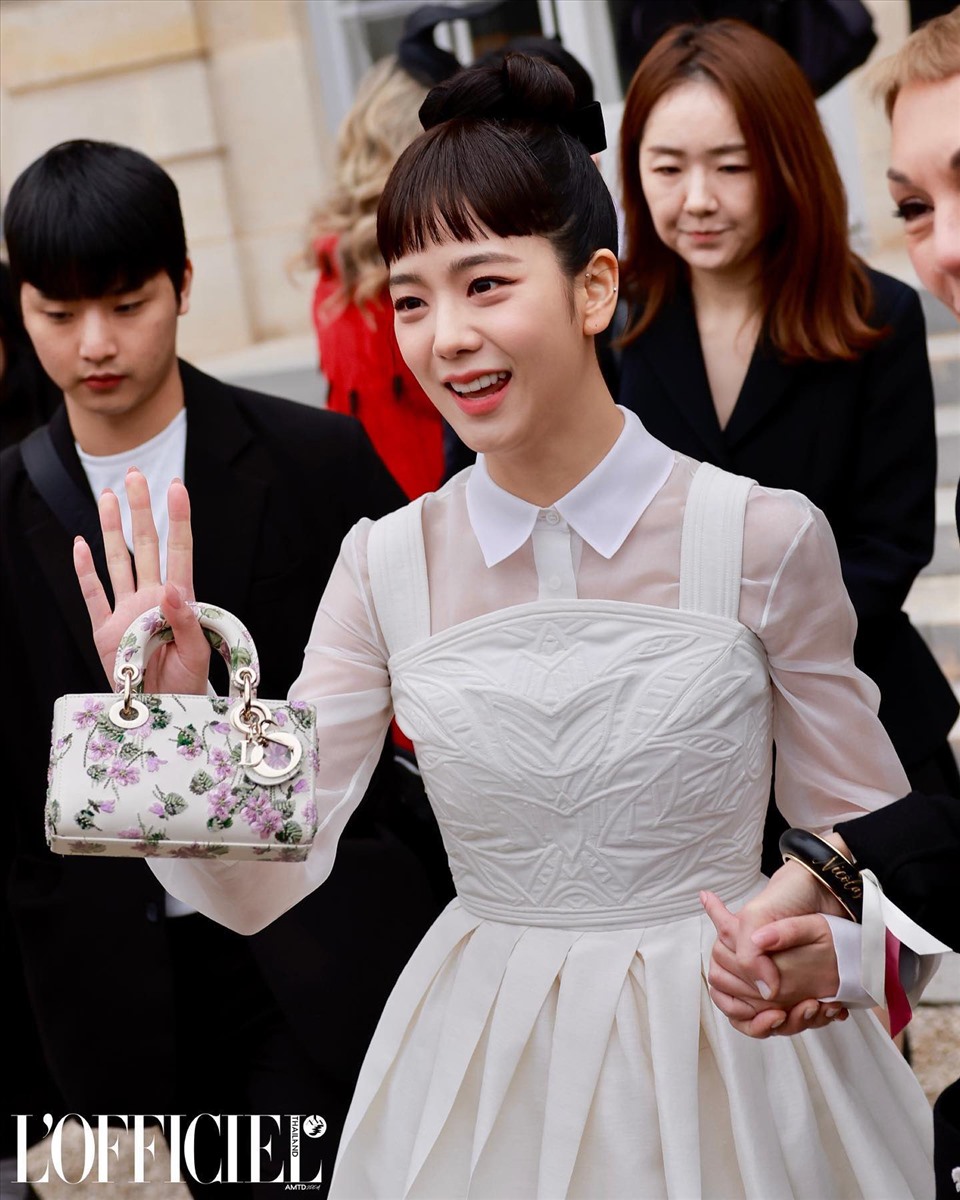 Jisoo Delivers On KPop Glamour At The Dior SS22 Show  British Vogue