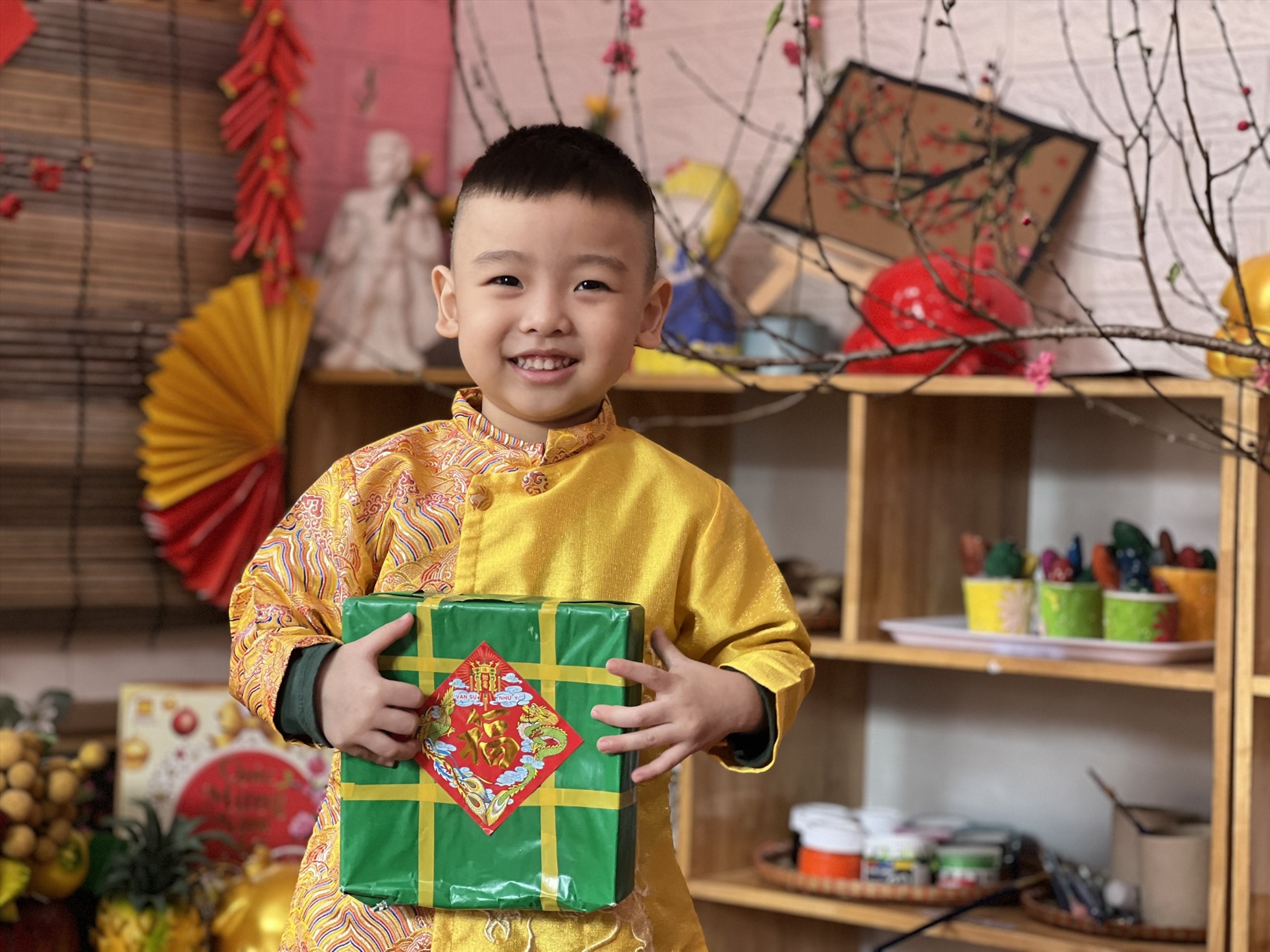 Nhiều hoạt động được các trường tổ chức nhằm giáo dục học sinh yêu Tết cổ truyền - nét đẹp truyền thống văn hoá của người Việt. Ảnh: phụ huynh cung cấp