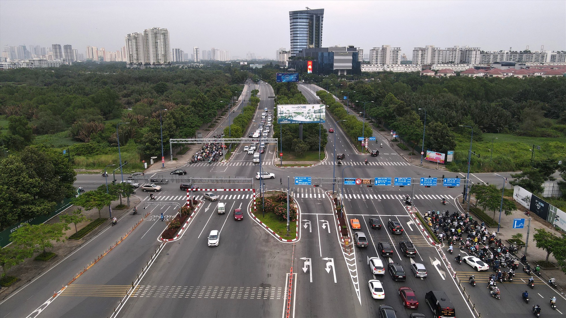 Đại lộ Mai Chí Thọ giúp kết nối nhanh chóng với cao tốc TPHCM - Long Thành - Dầu Giây, có thể tỏa đi nhiều địa phương khác. Là tuyến đường huyết mạch nối thẳng từ khu vực phía Nam thành phố về phía Đông thành phố.