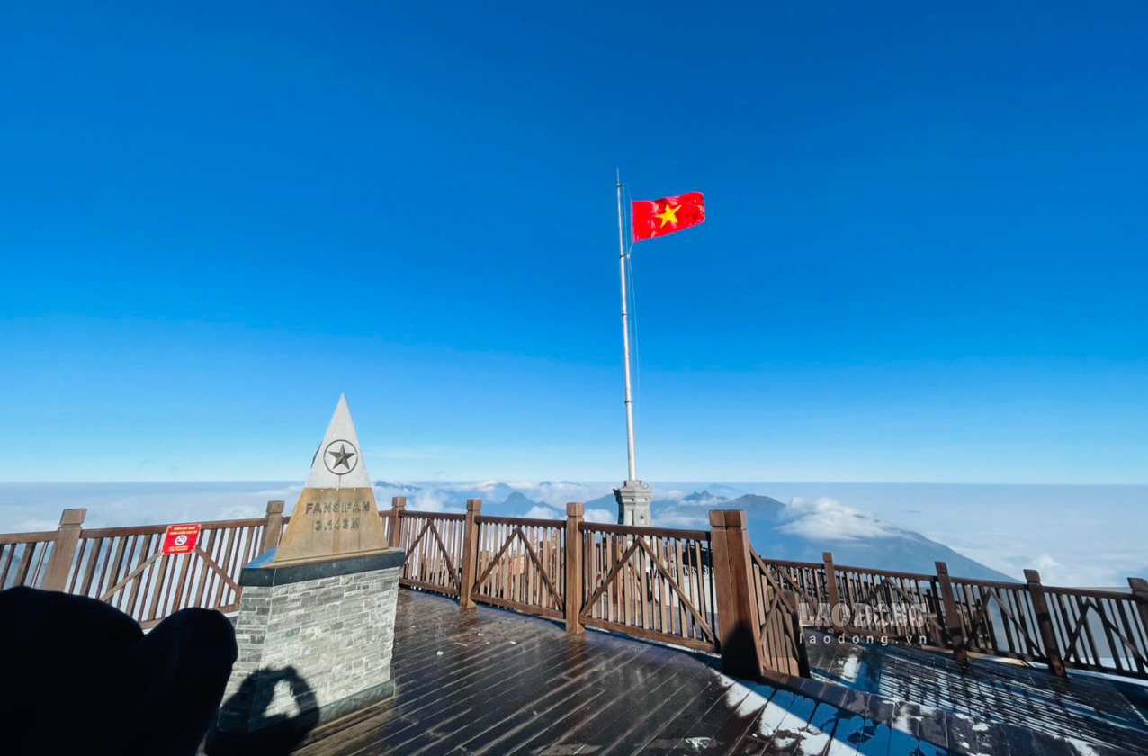 Theo dự báo, trong năm nay, đỉnh Fansipan sẽ còn nhiều đợt băng giá nữa và thậm chí cả tuyết rơi, hứa hẹn tiếp tục hấp dẫn nhiều du khách đến trải nghiệm.