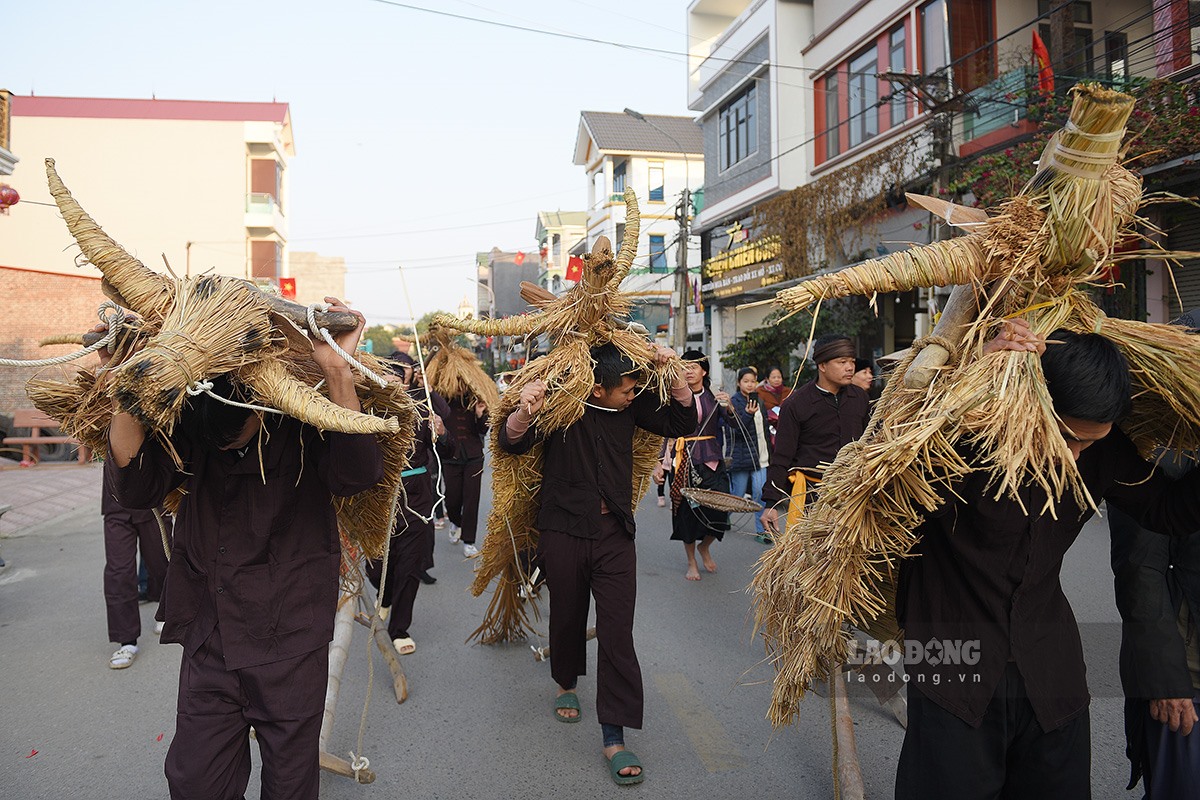 Lễ hội người đóng giả trâu bò ở Vĩnh Phúc
