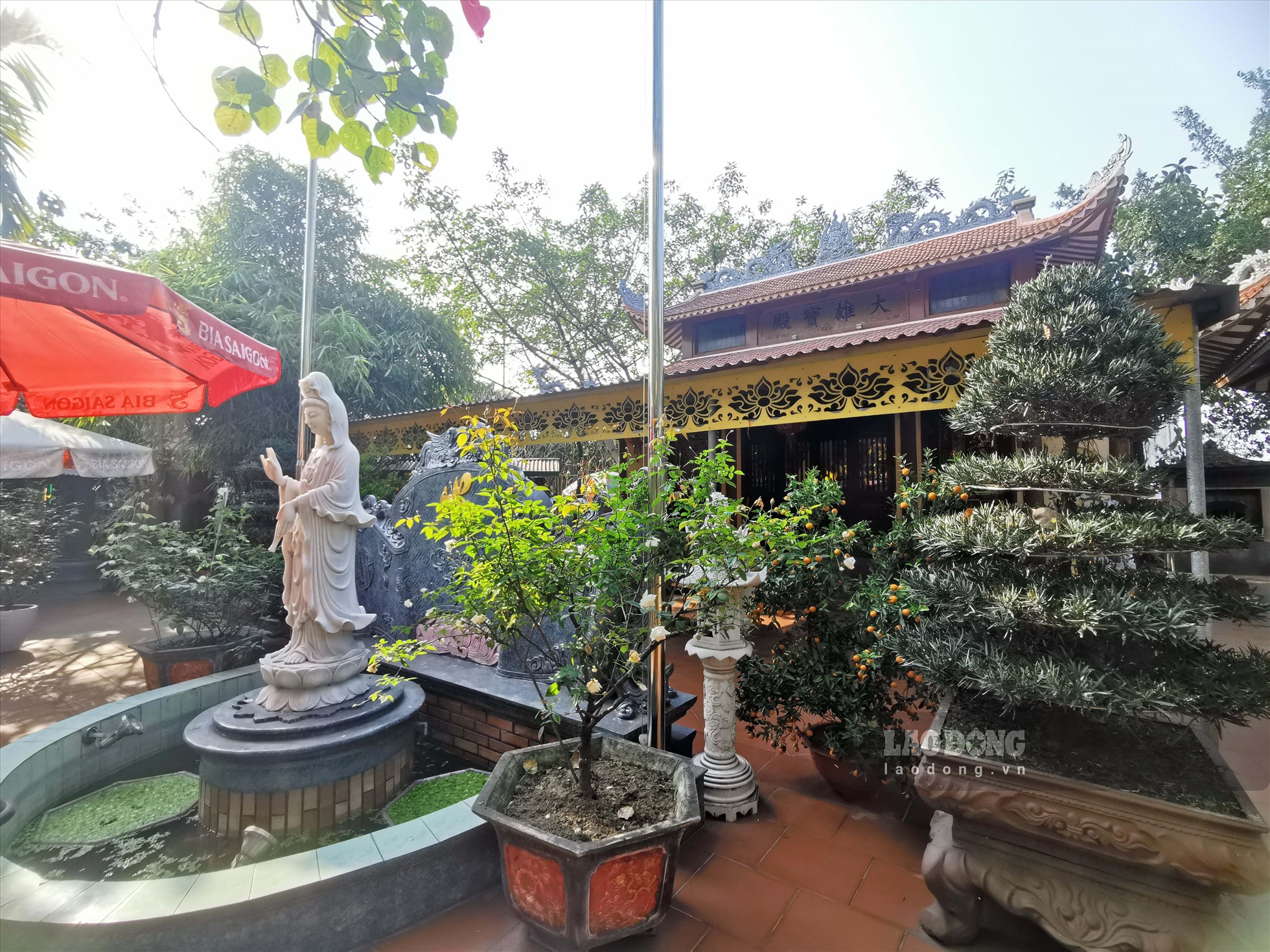 Đền Cái Lân nằm trên địa bàn phường Bãi Cháy, TP Hạ Long, tỉnh Quảng Ninh. Đây là một trong những ngôi đền cổ trên đất nước Việt Nam thờ Mẫu đệ Tam, được nhân dân thờ cúng nghiêm cẩn.
