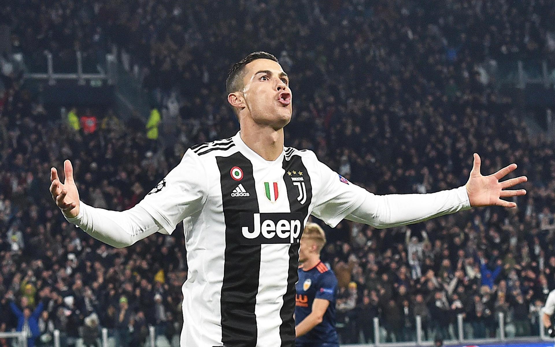 Với thương vụ Ronaldo và Juventus, cho thấy Serie A vẫn là điểm đến của những siêu sao như ngày xưa.  Ảnh: AFP