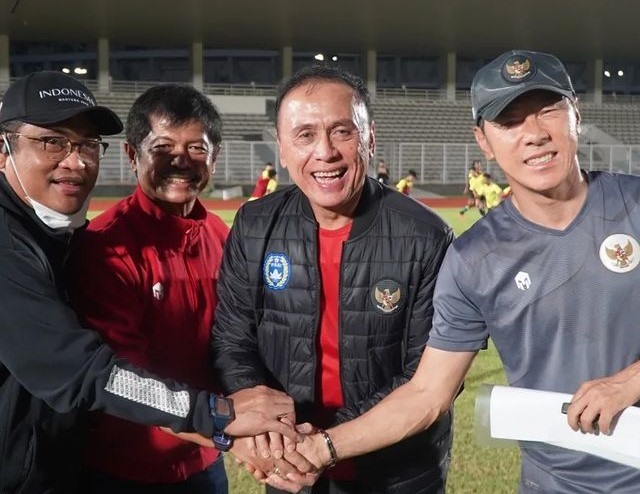 Ông Shin Tae-yong đã giúp tuyển Indonesia tiến bộ dù đội chưa giành được danh hiệu nào. Ảnh: PSSI