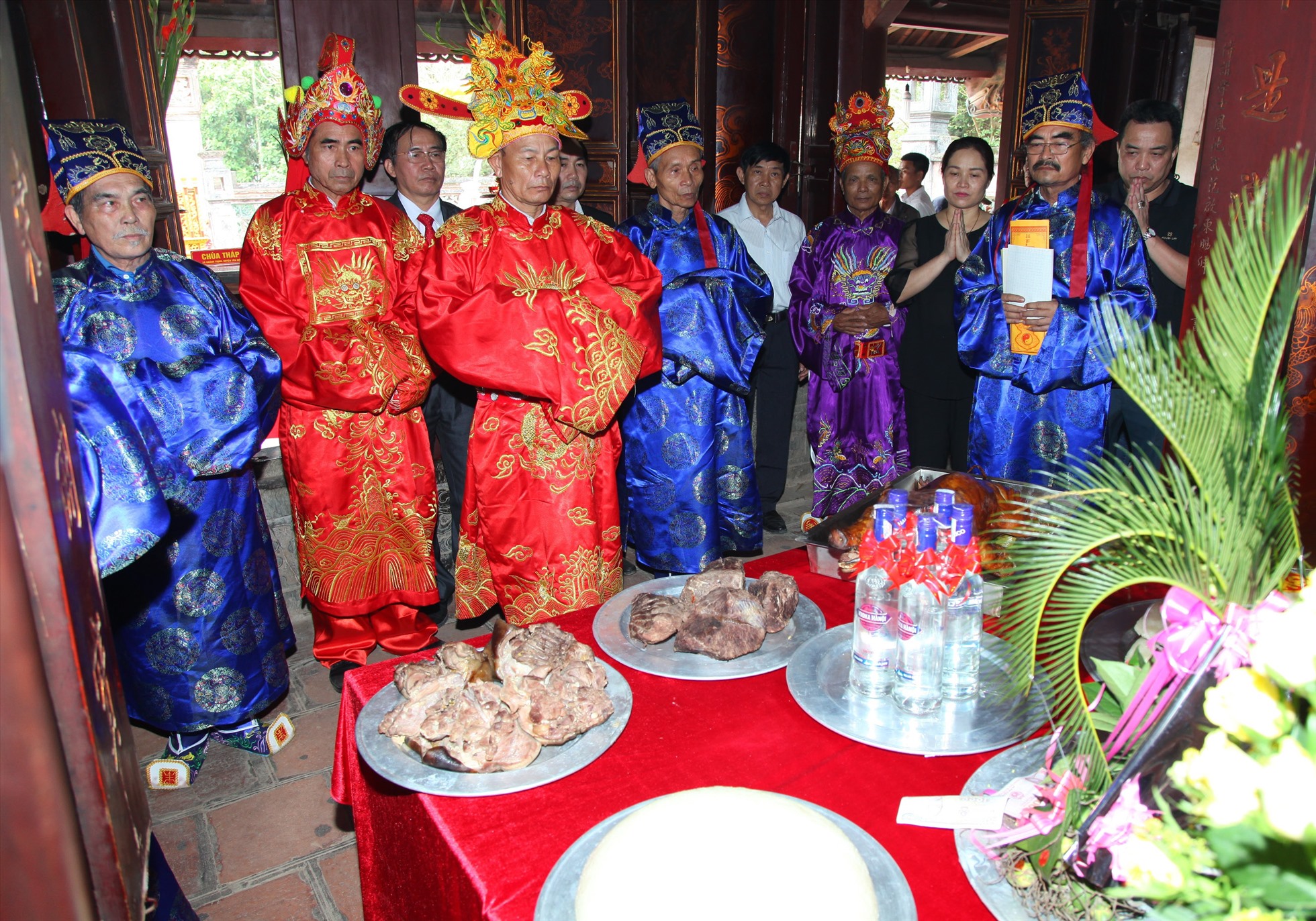 Lễ Tiến phẩm - một trong những nghi lễ quan trọng tại Lễ hội Hoa Lư. Ảnh: NT