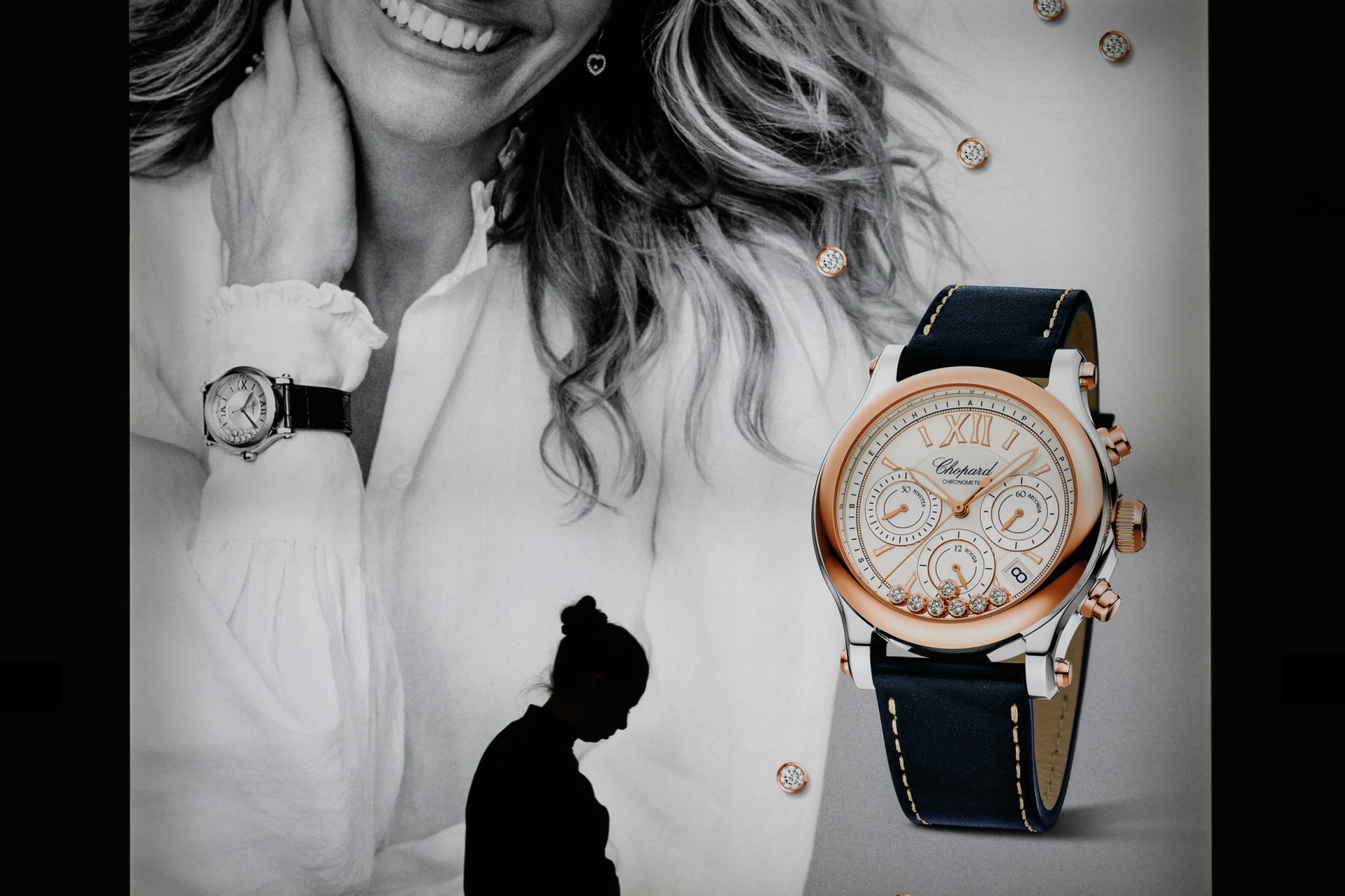 Biển quảng cáo của Chopard, nhà sản xuất và bán lẻ đồng hồ, trang sức và phụ kiện xa xỉ của Thụy Sĩ. Ảnh: AFP