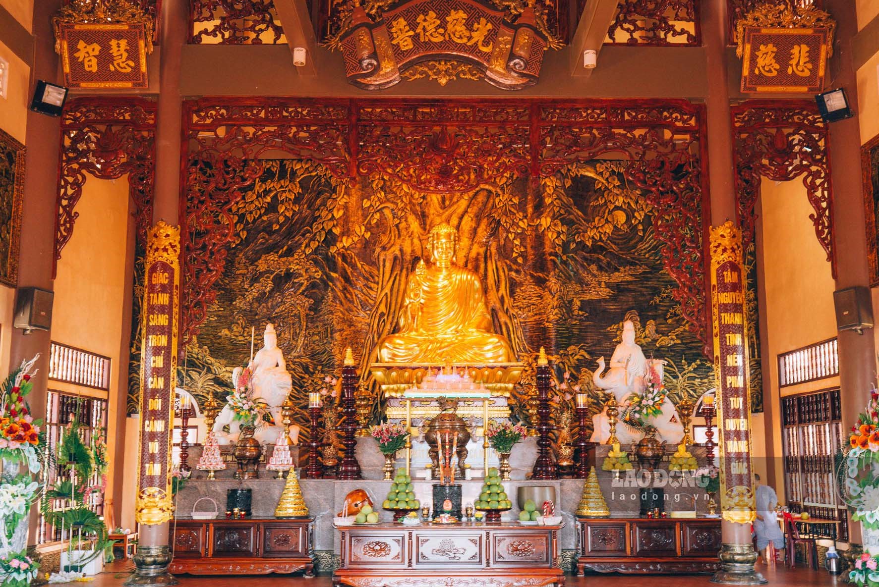 Chùa thờ các vị tướng nhà Trần trong cuộc chiến chống quân xâm lược Nguyên Mông thế kỷ XIII. Tại khu vực chùa Cái Bầu đã chứng kiến trận đánh đón đầu. Từ đó tạo tiền đề cho cuộc chiến thắng vang dội trên sông Bạch Đằng năm 1288.